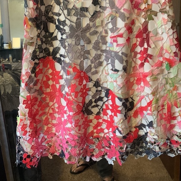 Elie Tahari dress. Woman’s size 2 small. Lace overlay. - Picture 4 of 8